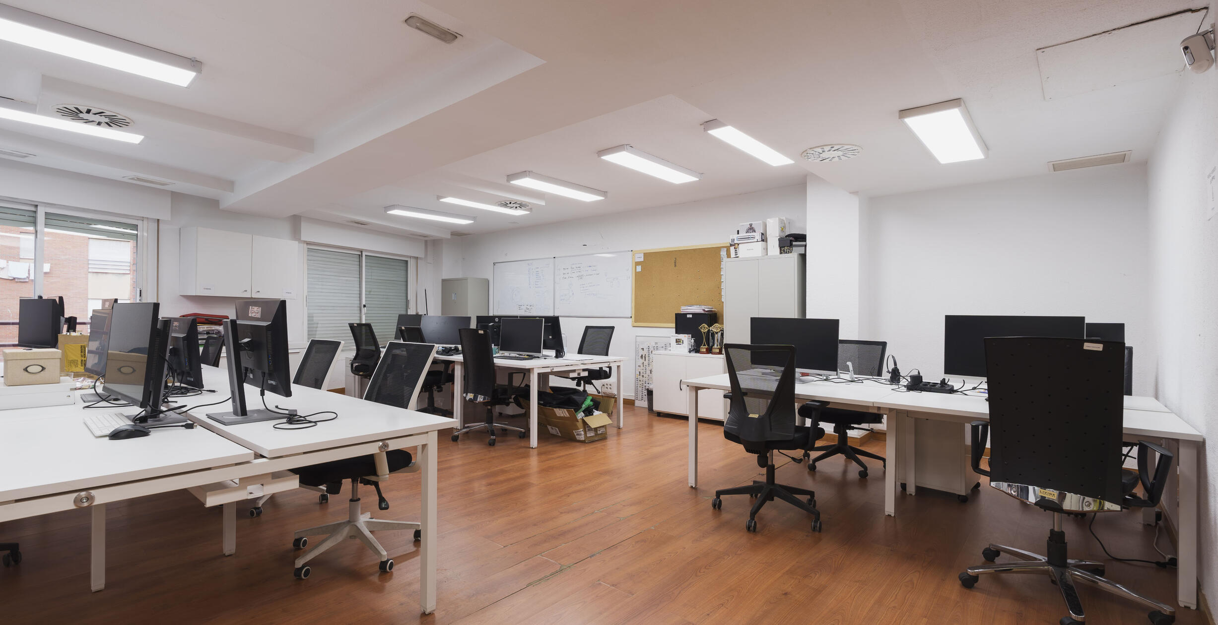 LIVINK Coworking | Oficina 1 fondo derecha