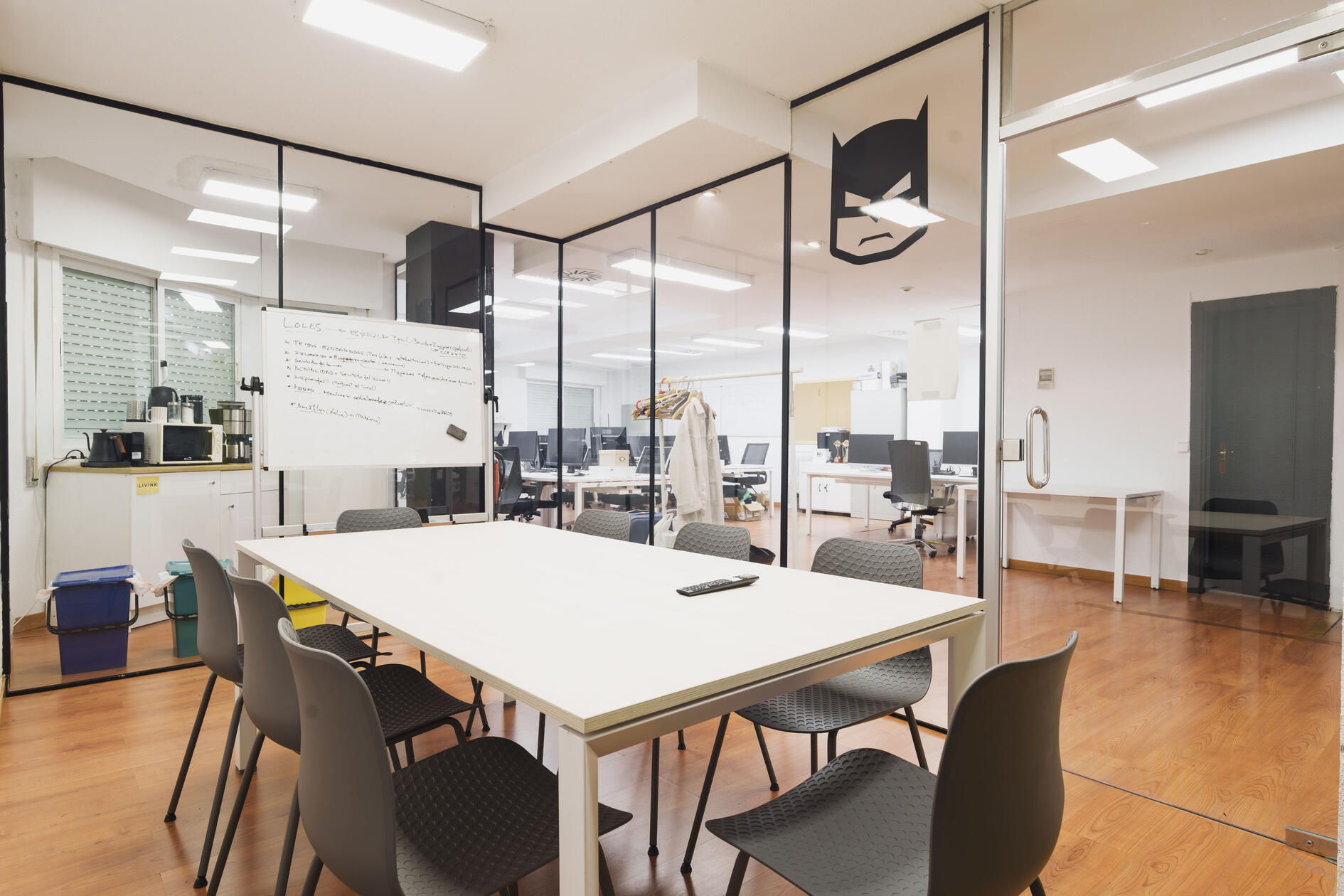 LIVINK Coworking | Sala de reuniones acristalada. 8-10 personas.