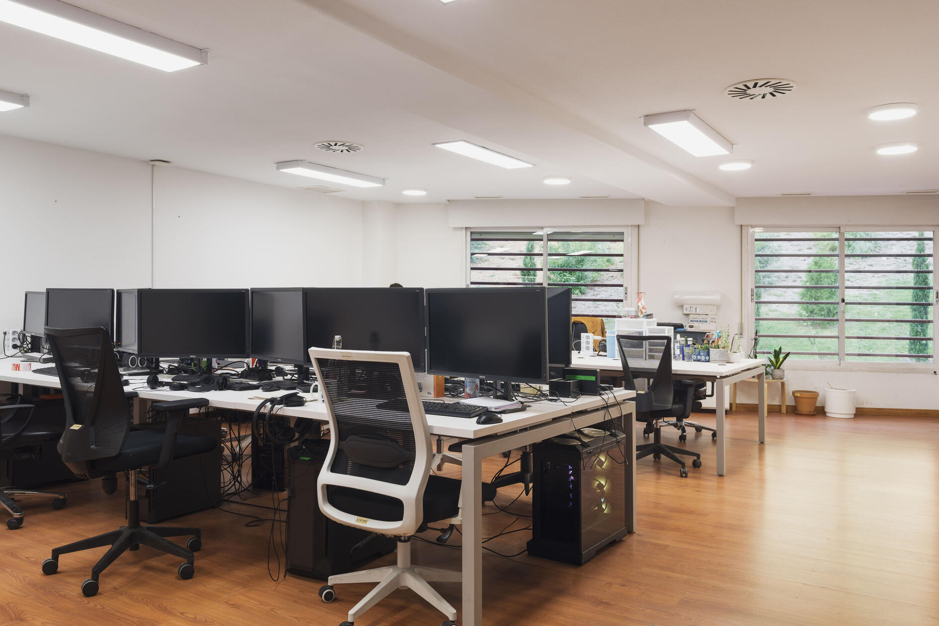 LIVINK Coworking | Oficina 1. Zona del fondo. Espacio abierto.